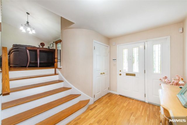 19 Falcon Place, Wayne, NJ 07470