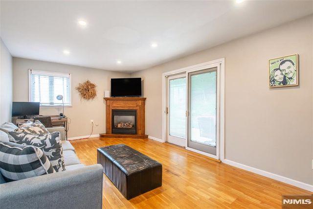 19 Falcon Place, Wayne, NJ 07470