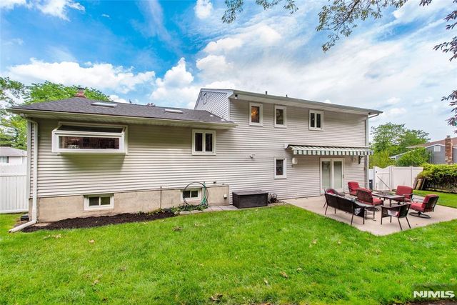 19 Falcon Place, Wayne, NJ 07470