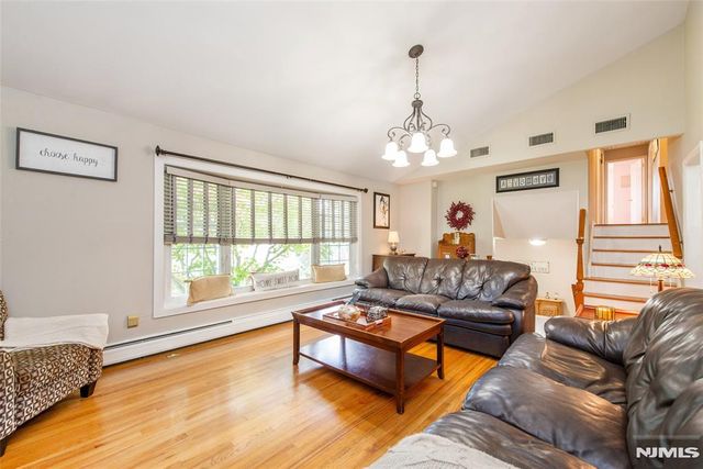 19 Falcon Place, Wayne, NJ 07470
