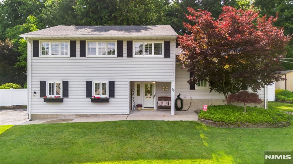 19 Falcon Place, Wayne, NJ 07470