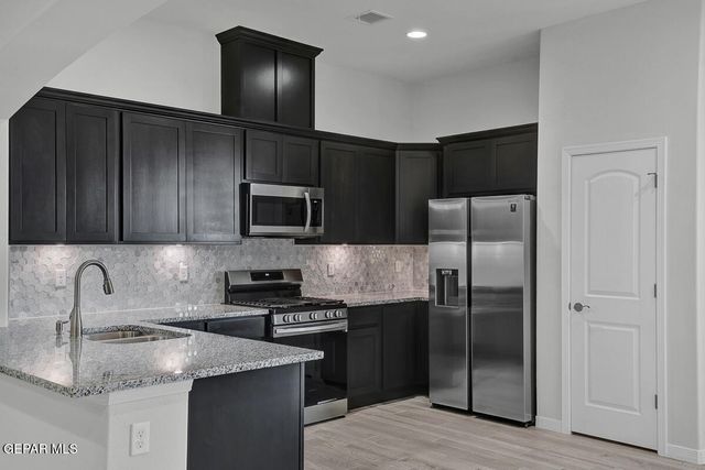 728 Cedarwood Avenue, El Paso, TX 79928