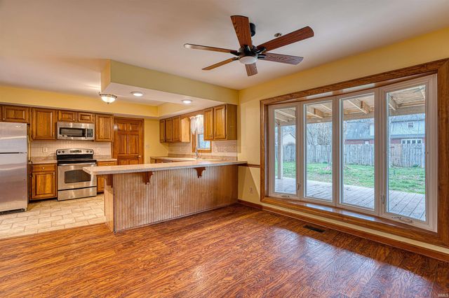 6841 Northfield Drive, Evansville, IN 47711