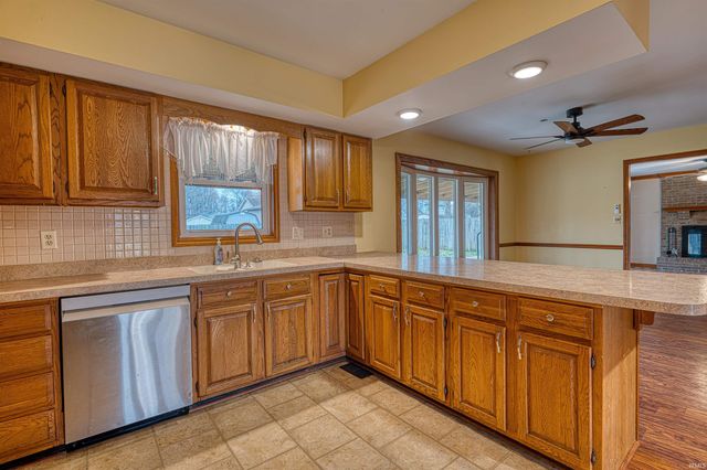 6841 Northfield Drive, Evansville, IN 47711