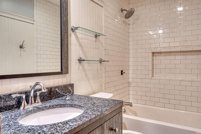 6841 Northfield Drive, Evansville, IN 47711