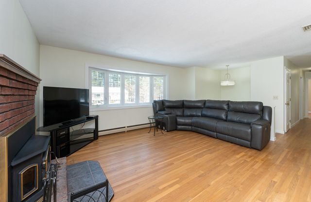 12 Pioneer Drive, Nashua, NH 03062