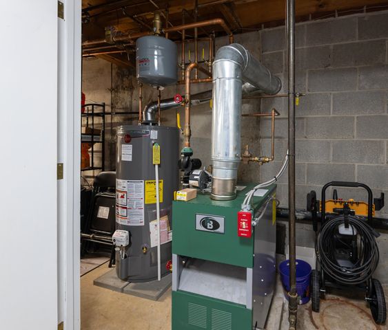 12 Pioneer Drive, Nashua, NH 03062