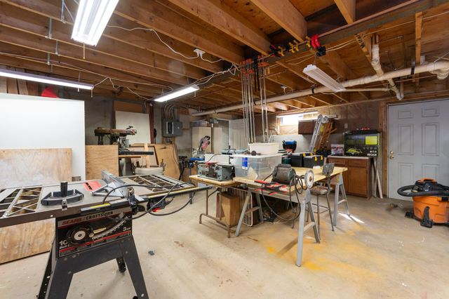 12 Pioneer Drive, Nashua, NH 03062