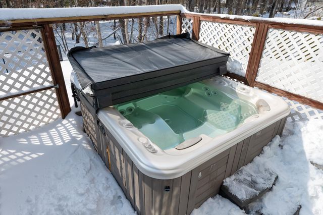 12 Pioneer Drive, Nashua, NH 03062