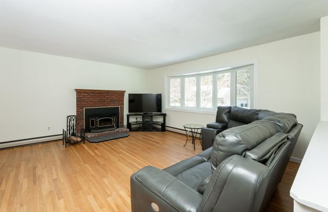 12 Pioneer Drive, Nashua, NH 03062