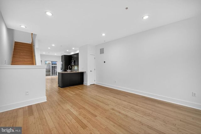 2028 TRENTON AVE, Philadelphia, PA 19125