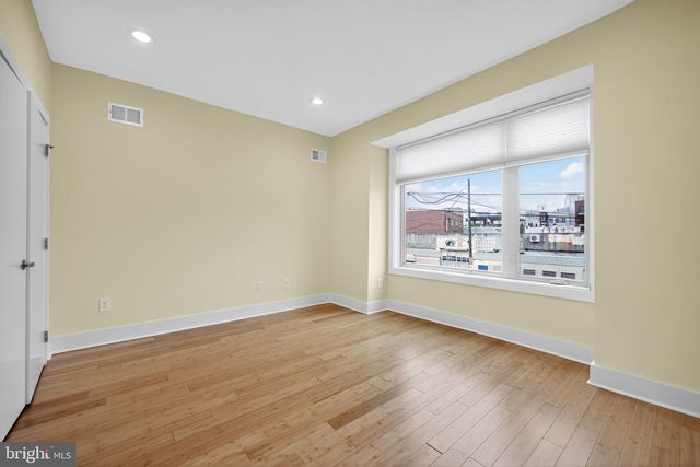 2028 TRENTON AVE, Philadelphia, PA 19125