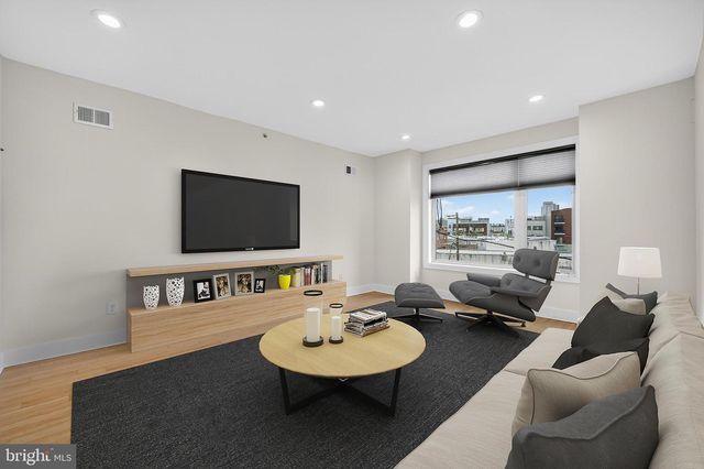 2028 TRENTON AVE, Philadelphia, PA 19125