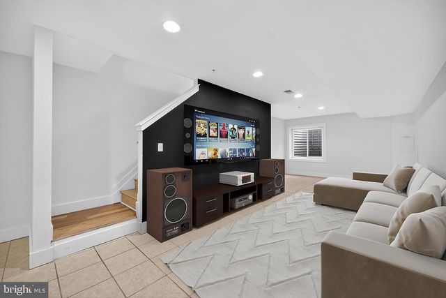 2028 TRENTON AVE, Philadelphia, PA 19125