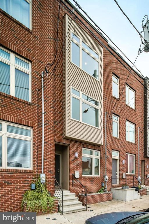 2028 TRENTON AVE, Philadelphia, PA 19125