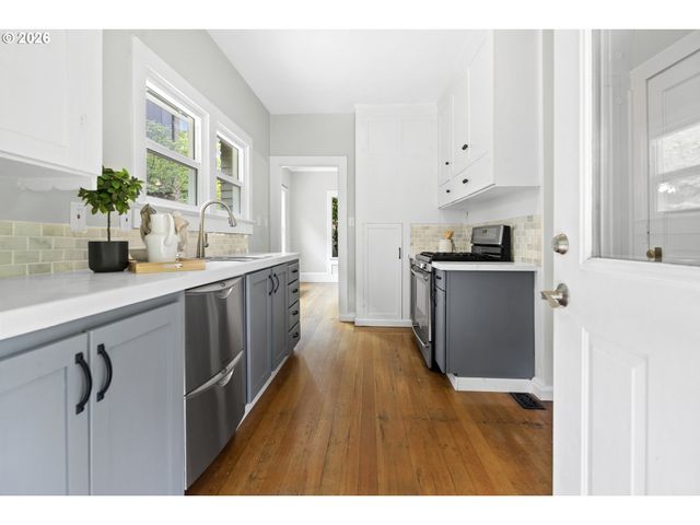 2446 Ne 50TH Ave, Portland, OR 97213