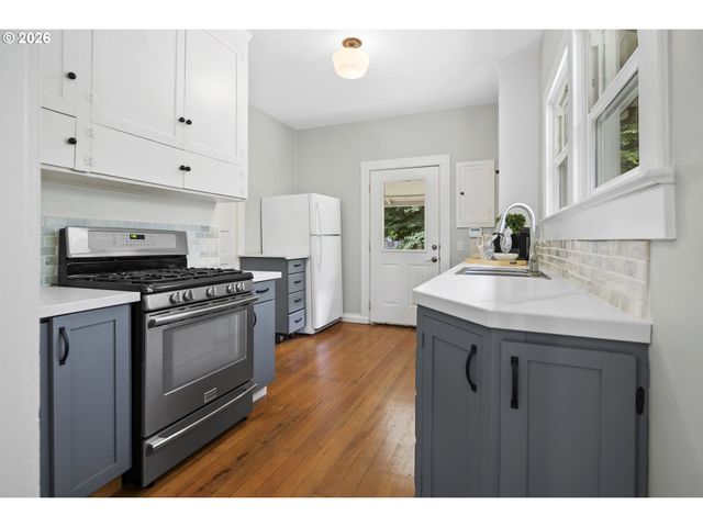 2446 Ne 50TH Ave, Portland, OR 97213