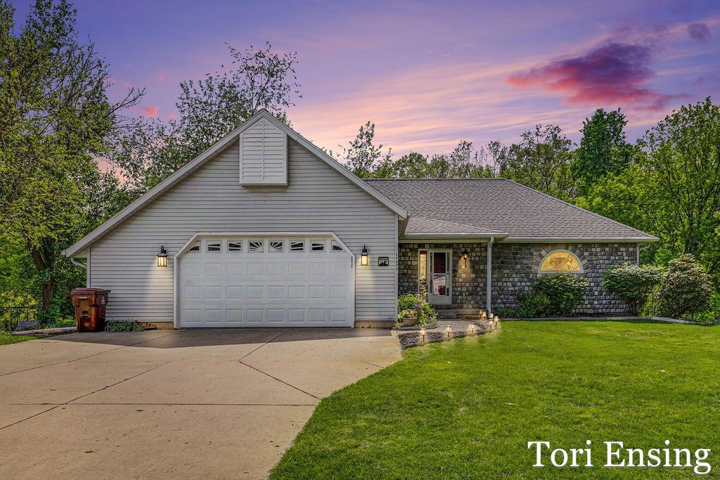 10874 Wildwood Drive, Greenville, MI 48838