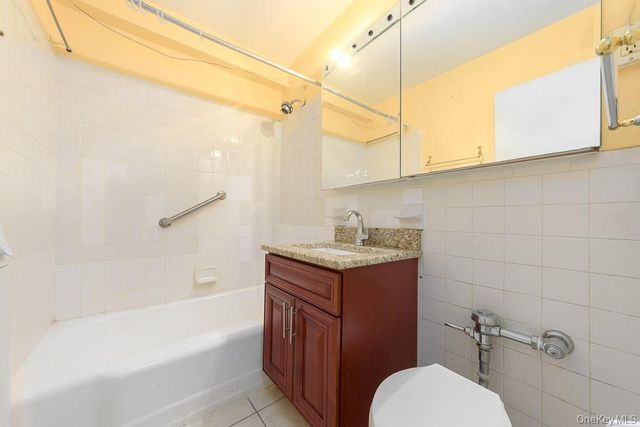 8325 Vietor Avenue 7G, Elmhurst, NY 11373