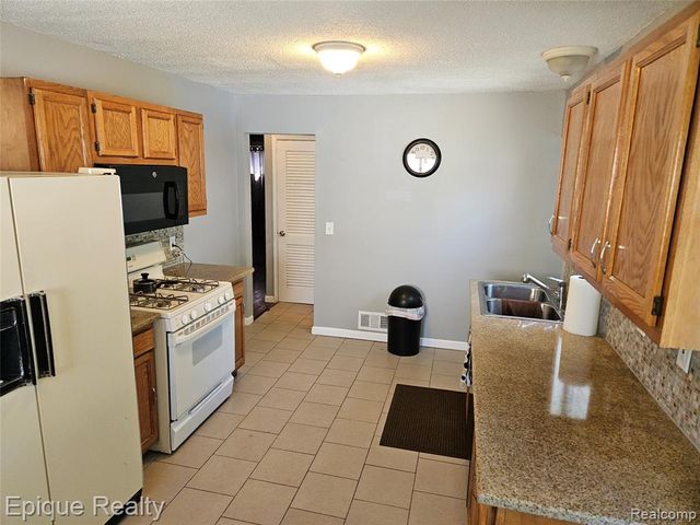 14337 Leonard Avenue, Warren, MI 48089