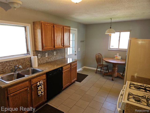 14337 Leonard Avenue, Warren, MI 48089