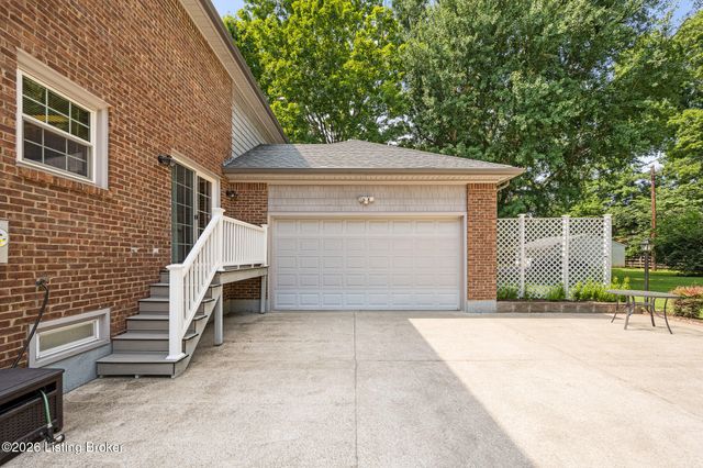 2929 Avon Rd, Louisville, KY 40220