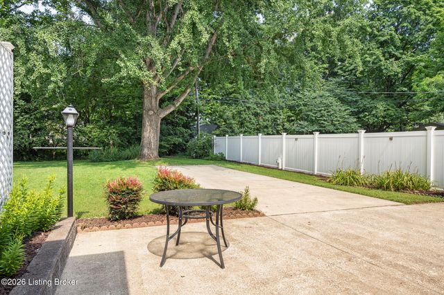 2929 Avon Rd, Louisville, KY 40220