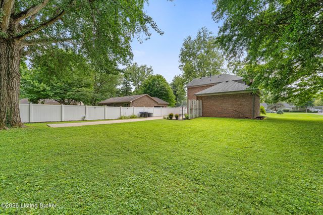 2929 Avon Rd, Louisville, KY 40220