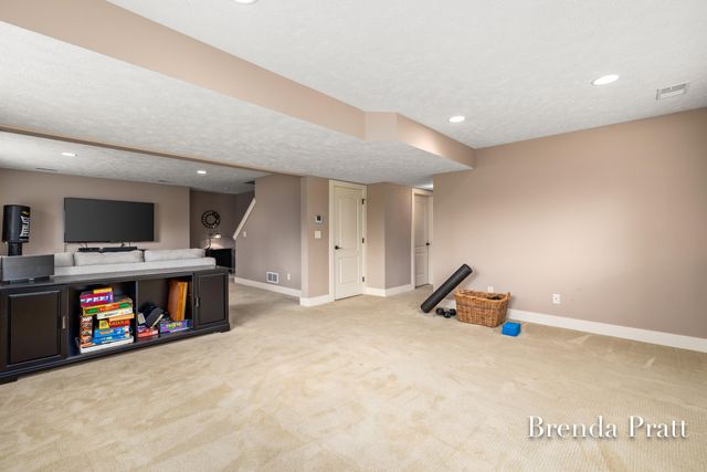 9845 Sunset Ridge Drive Ne, Algoma Twp, MI 49341