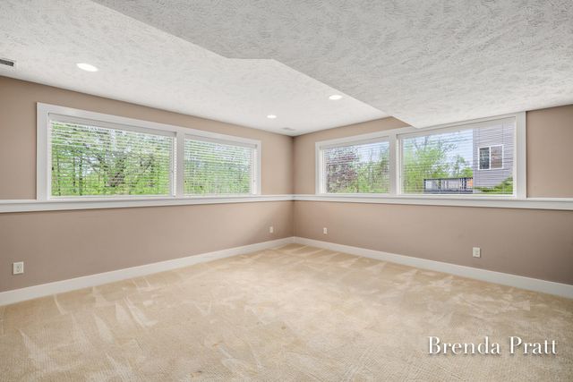 9845 Sunset Ridge Drive Ne, Algoma Twp, MI 49341