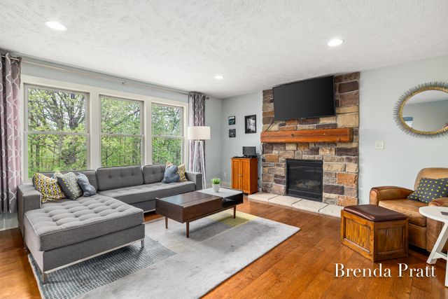 9845 Sunset Ridge Drive Ne, Algoma Twp, MI 49341
