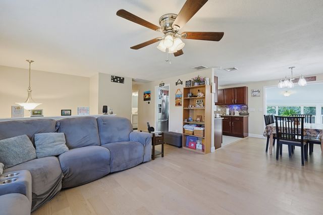 39 Candy Ln, Brockton, MA 02301