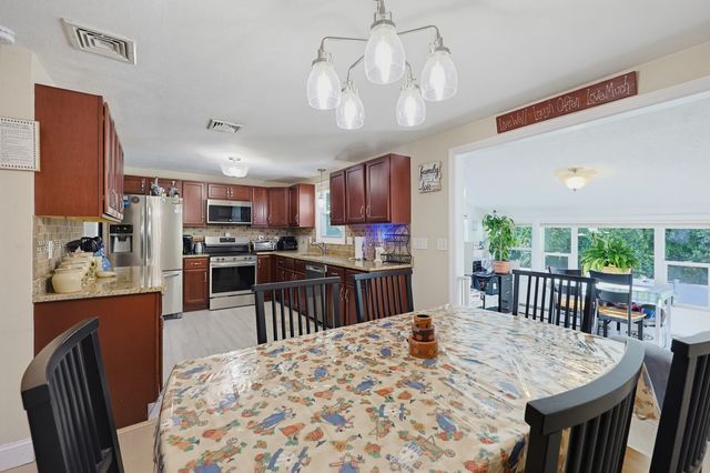 39 Candy Ln, Brockton, MA 02301