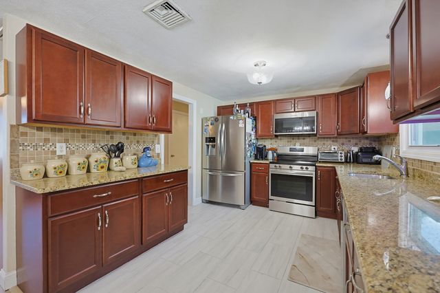 39 Candy Ln, Brockton, MA 02301