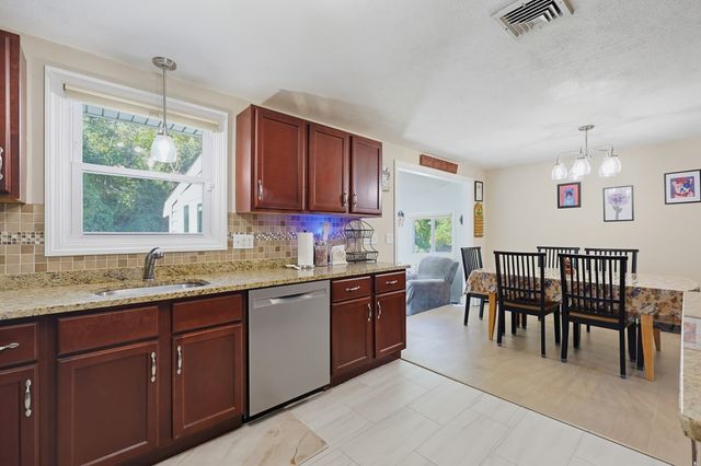 39 Candy Ln, Brockton, MA 02301