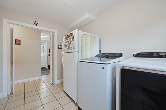 39 Candy Ln, Brockton, MA 02301