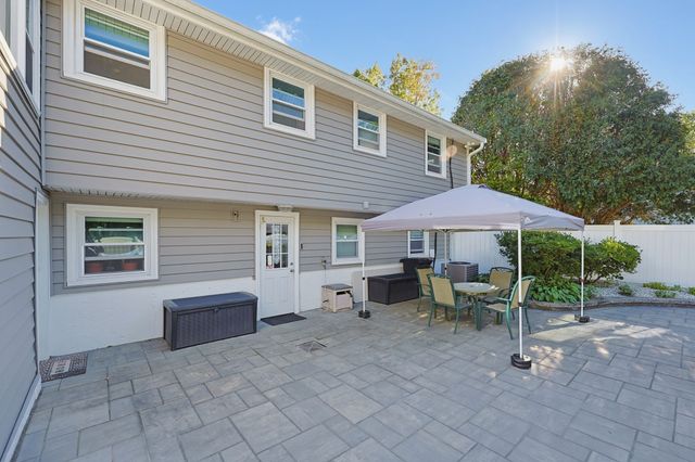 39 Candy Ln, Brockton, MA 02301