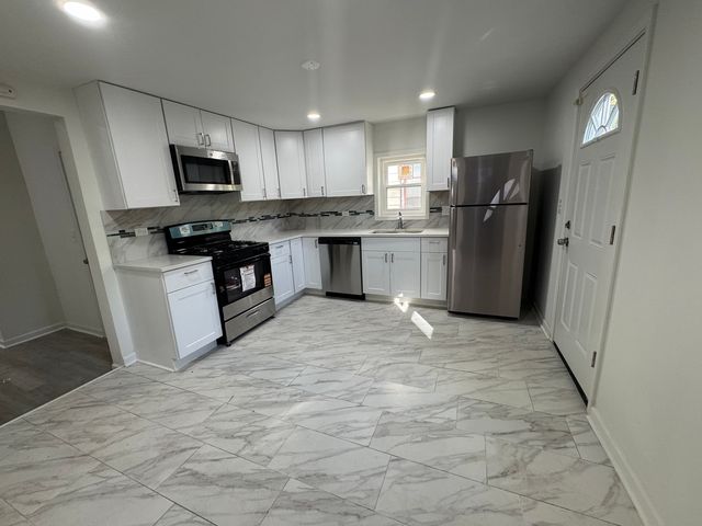 11333 S Edbrooke Avenue, Chicago, IL 60628