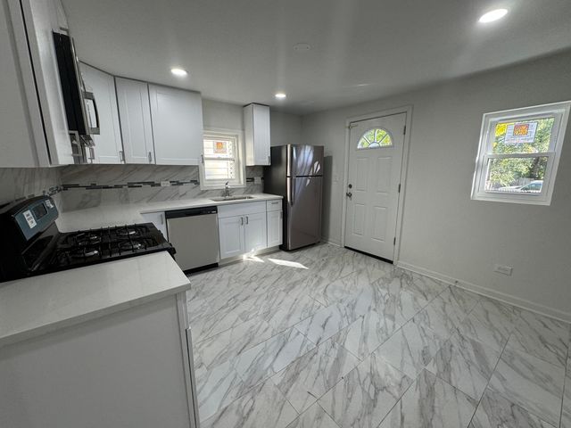 11333 S Edbrooke Avenue, Chicago, IL 60628