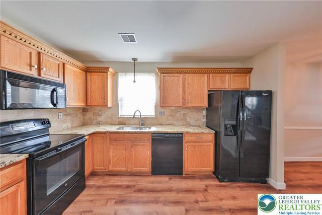 2565 Penns Ridge Boulevard, Forks Twp, PA 18040