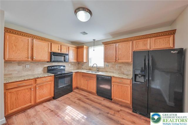 2565 Penns Ridge Boulevard, Forks Twp, PA 18040