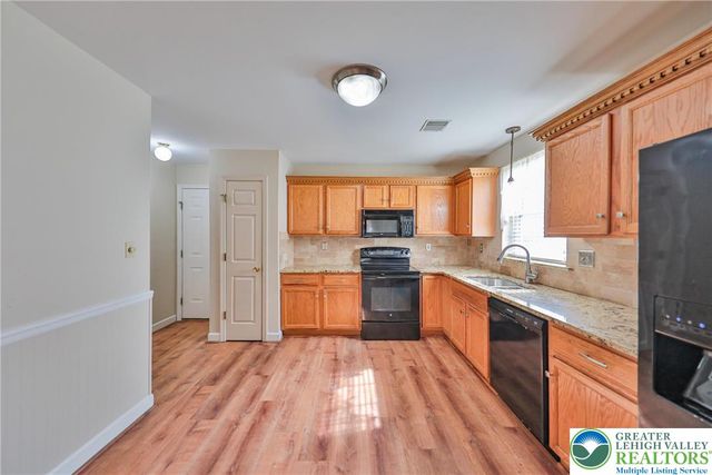 2565 Penns Ridge Boulevard, Forks Twp, PA 18040