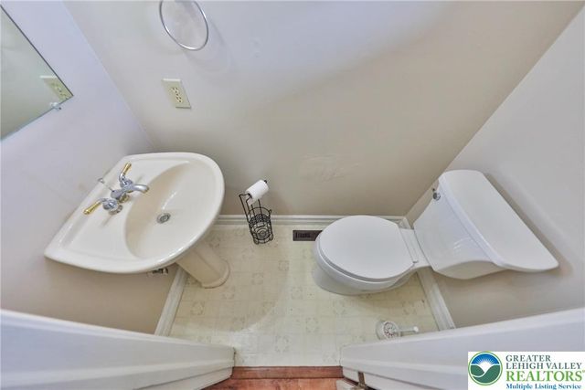 2565 Penns Ridge Boulevard, Forks Twp, PA 18040