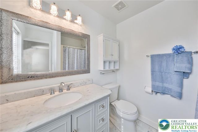 2565 Penns Ridge Boulevard, Forks Twp, PA 18040