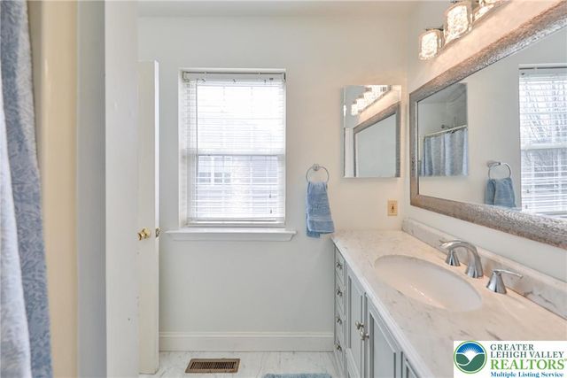 2565 Penns Ridge Boulevard, Forks Twp, PA 18040