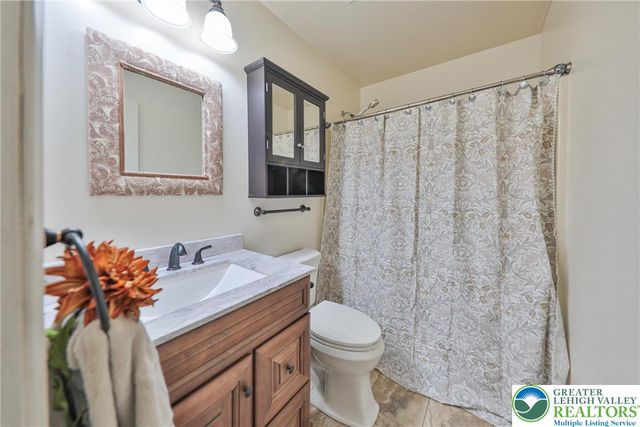 2565 Penns Ridge Boulevard, Forks Twp, PA 18040