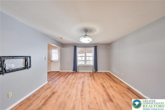 2565 Penns Ridge Boulevard, Forks Twp, PA 18040