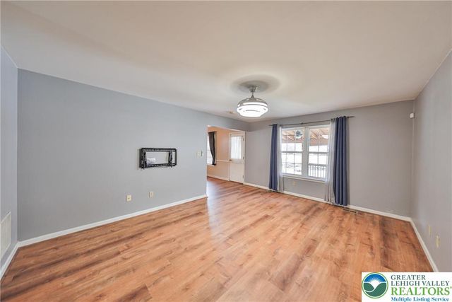 2565 Penns Ridge Boulevard, Forks Twp, PA 18040