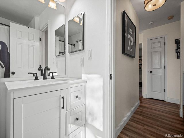 19877 E Brunswick Dr, Aurora, CO 80013