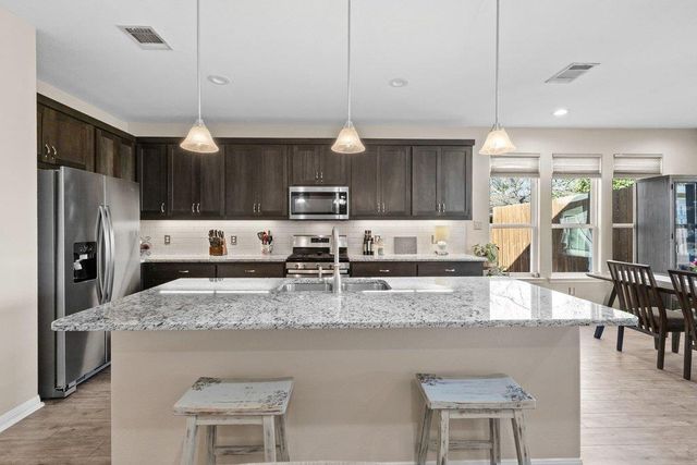 1720 Prather ST, Taylor, TX 76574